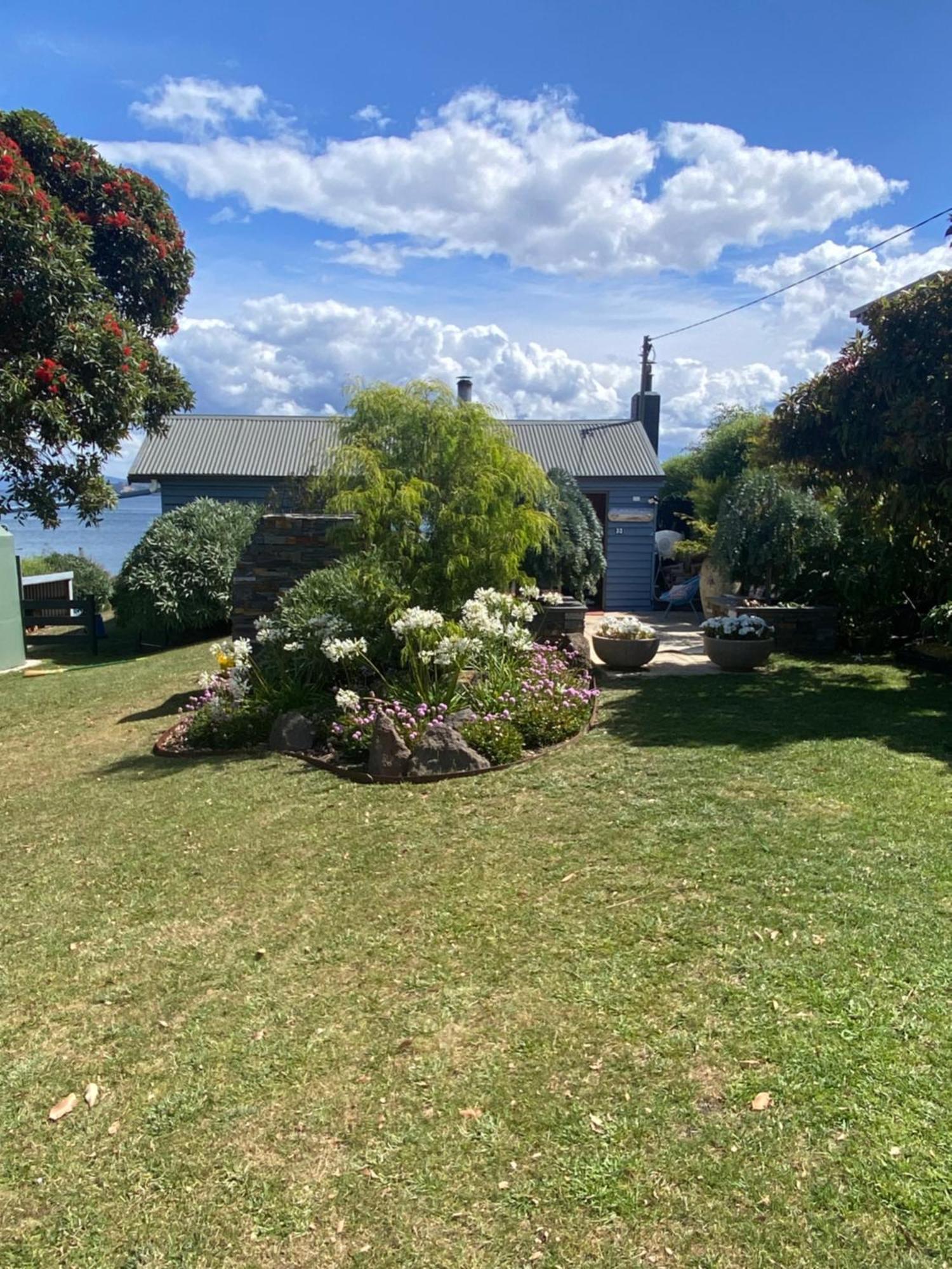 Beach Buoy Opossum Bay South Arm Экстерьер фото