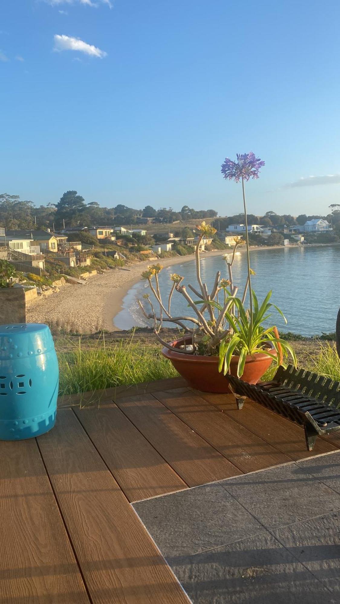 Beach Buoy Opossum Bay South Arm Экстерьер фото